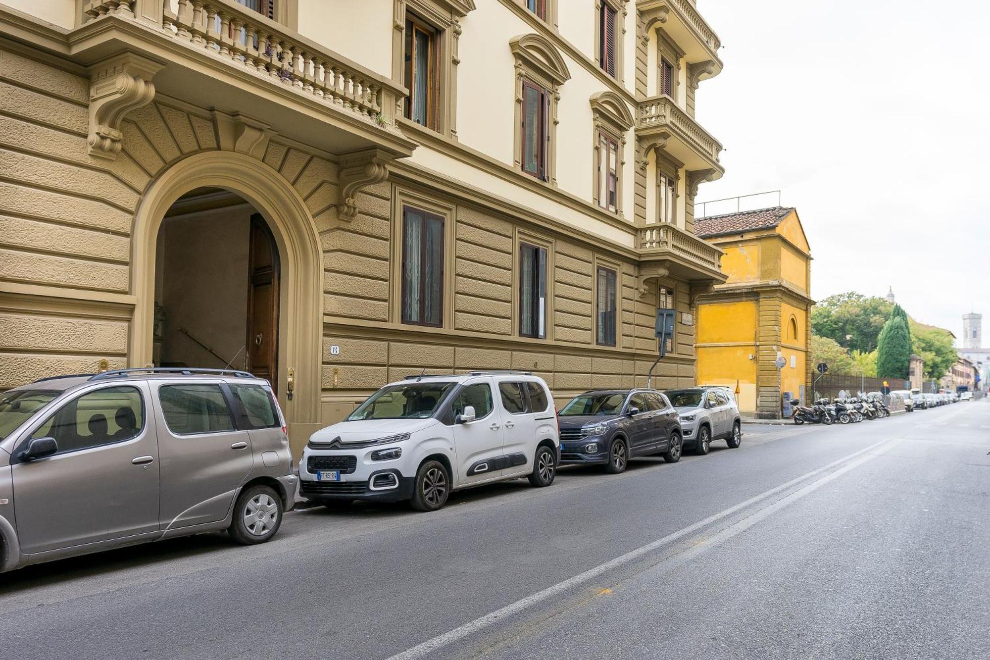 San Marco Black Appartamento Luxury Con Terrazzo E Parcheggio Su Richiesta Florenz Exterior foto