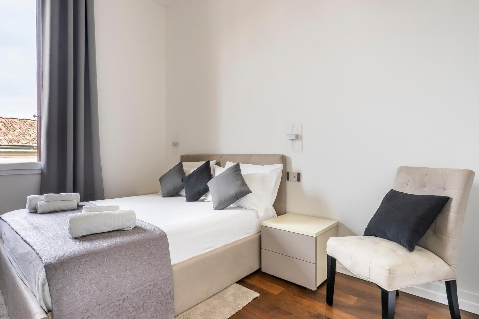 San Marco Black Appartamento Luxury Con Terrazzo E Parcheggio Su Richiesta Florenz Exterior foto