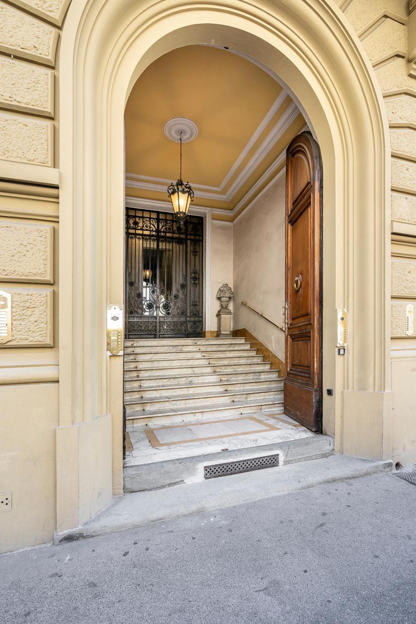San Marco Black Appartamento Luxury Con Terrazzo E Parcheggio Su Richiesta Florenz Exterior foto